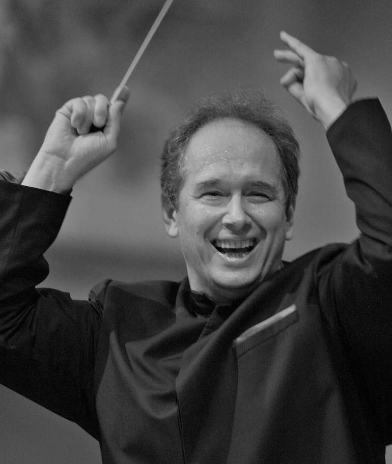 Дирижер Уральского филармонического оркестра Дмитрий Лисс. Фото: Алексей Владыкин.